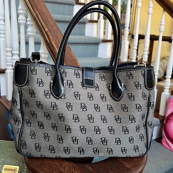 Dooney & Bourke Signature print gray/black satchel/Crossbody Silvertone buckle - Picture 6 of 12